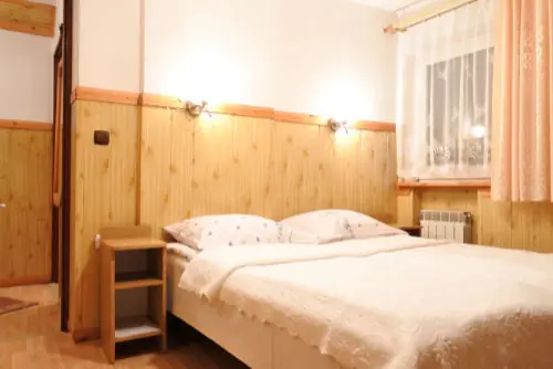 Łóżko dwuosobowe w Apartamencie Kasprowy