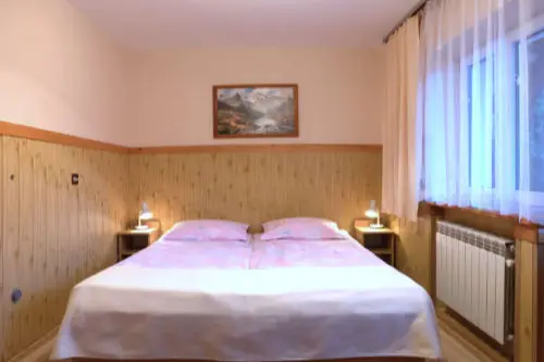 Pokój dwuosobowy w Apartamencie Szarotka