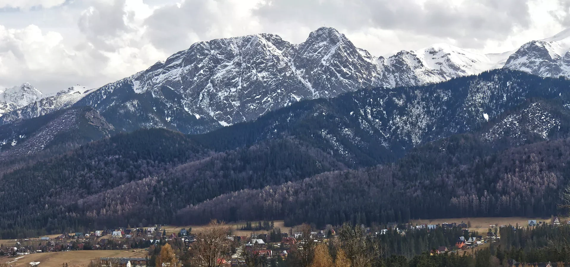 Panorama Tatr i Giewontu widziana z Zakopanego